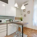 Szent Istvan Ter 4 Next To Basilica A 1 Bedroom