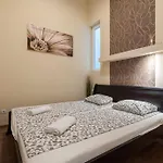 Szent Istvan Ter 4 Next To Basilica A 1 Bedroom