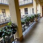 Flower Apartment