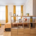 Warm Elegance Retreat : 75 M2 Comfort Near New York Cafe