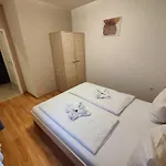 Corvin Plaza Apartments & Suites