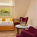 Budasmile Appartment At Buda Castle - Aircon & Free Parking