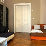 A54: Charming Apartment In The Ruin Bar District