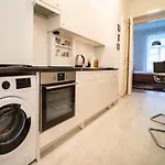 Stylish Studio Apartment In The Heart Of Budapest