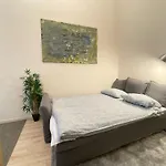 Wesseleny Apartment Near Synagogue With Ac After Renovation
