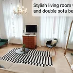 Lovely And Quiet Apartment In The Very Heart Of The City