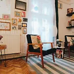 Flat In Historic Villa With Your Own Private Garden, Near City Park
