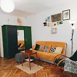 Flat In Historic Villa With Your Own Private Garden, Near City Park
