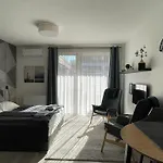 Skylight Studio Close To Downtown - 723