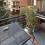 Downtown Peace Apartment