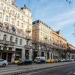 Royale Apartment
