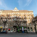 Royale Apartment