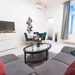 Global Living - Kertesz Haven Hideaway
