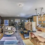 Charming Castle View Suite With Giant Balcony