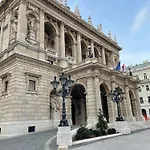 Little Oasis Close To The Opera