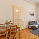 Raday Corner Apartment