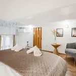 Central & Spacious Home Near Gozsdu Court, Quiet With Ac