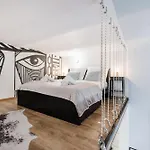 Central & Spacious Home Near Gozsdu Court, Quiet With Ac