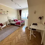 Downtown Hideaway Apartman