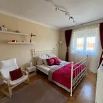 Downtown Hideaway Apartman