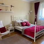 Downtown Hideaway Apartman