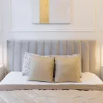 Exclusive & Prestigious Central Residence W/ Balcony