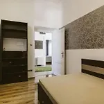 Lovely Purplish Apartment Heart Of The City