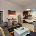 Lovely Purplish Apartment Heart Of The City