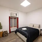 Deluxe Central Elizabeth Residence W/ 4Bedrm, 2Bathrm, 1Lvngrm