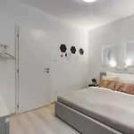 Terrace Vista-Modern 2Br Retreat
