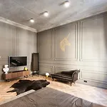 Geometric Luxury Apartment In The Center With 3Br