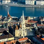 Castle Charm Apartment/ Ac