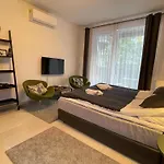 Bright Harmony Apartment Close To Downtown