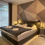 Bright Harmony Apartment Close To Downtown