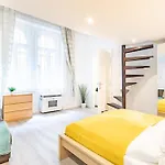 Central - Large - Comfy