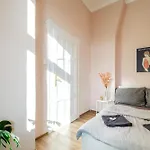 Golbarg Synagoge Apartment In Heart Of City