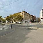 Tarsashazi Lakas Budapesten Koezel Mindenhez