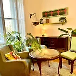 Boutique Studio Flat At City Center