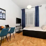 Boutique Central Apartments R611