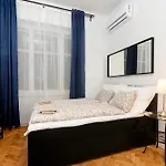 Boutique Central Apartments R611