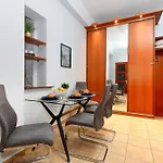 Luxury Central Apartment R161