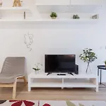 The Chic Crib With Balcony