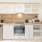 Central And Cute With 3 Rooms And Ac