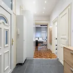 Bold Base Apartment