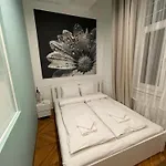 Flower Apartment