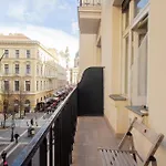 Basilica View Apartment With Balcony