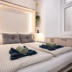 Relax Apartment By The Parliament