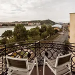 Luxurious Danubeside Apartment For 6