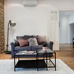Luxurious Danubeside Apartment For 4
