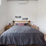 Luxurious Danubeside Apartment For 4
